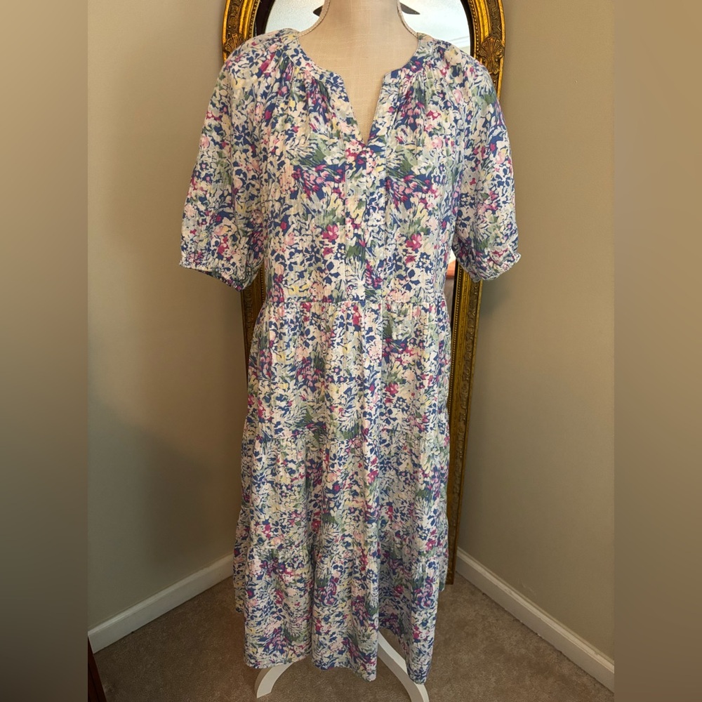 Wonderly V-neck Floral Midi Dress with pockets - size medium
